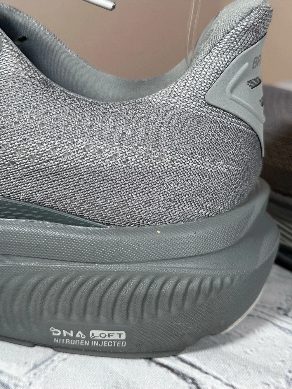Brooks Ghost 17 Men Running Shoes 11.5 D Primer Gray/Oyster Mushroom 1104421D04